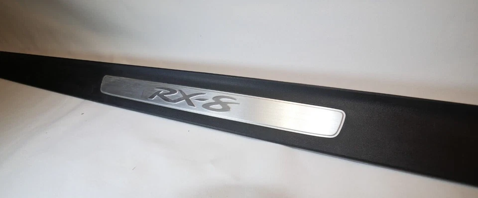 NUEVO 04-08 Conductor Mazda RX8 Alféizar Puerta Izquierda Negro y Cromo con Logo en Panel Balancín  Foto 2 de 4