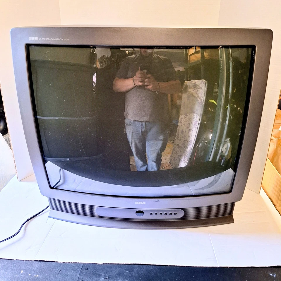 Vintage 1998 RCA ColorTrak 27 Inch Retro CRT TV Color Television F27242GY Black - Image 3 of 4