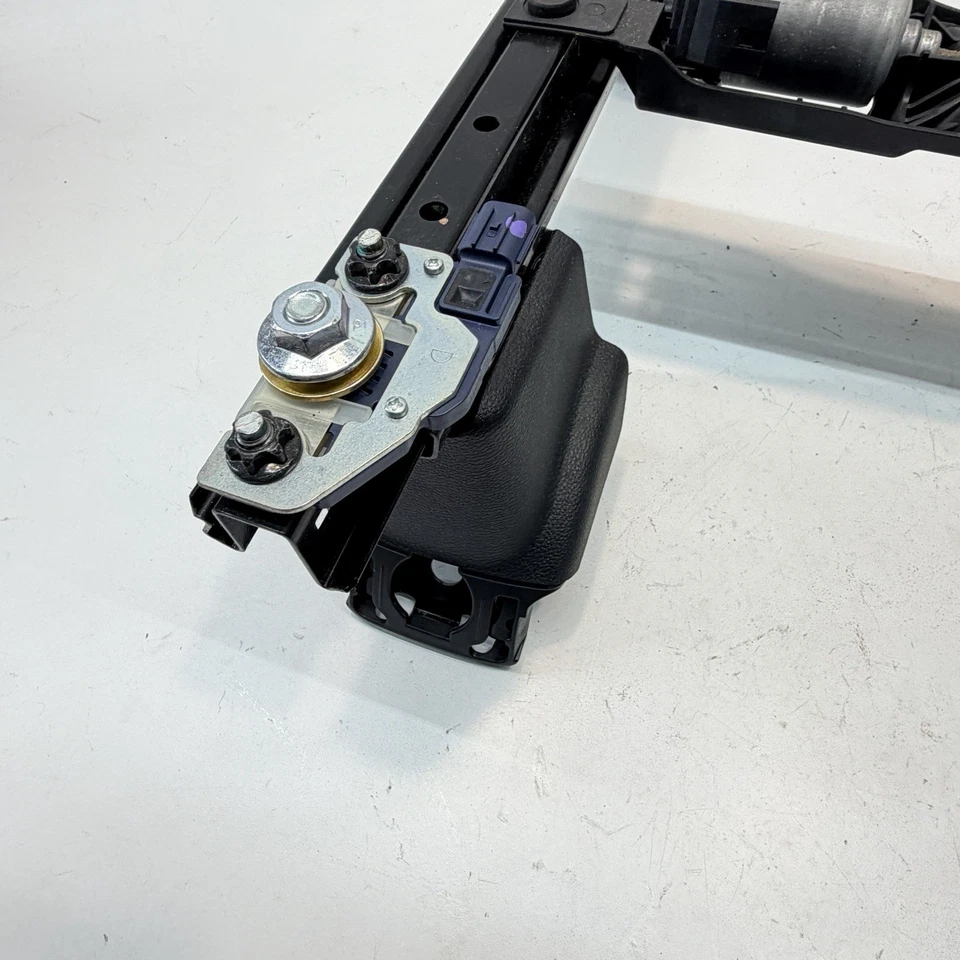 Marco de asiento delantero derecho Honda Pilot 2017-2022 OEM RIEL DE ORUGA Y MOTORES Foto 2 de 4