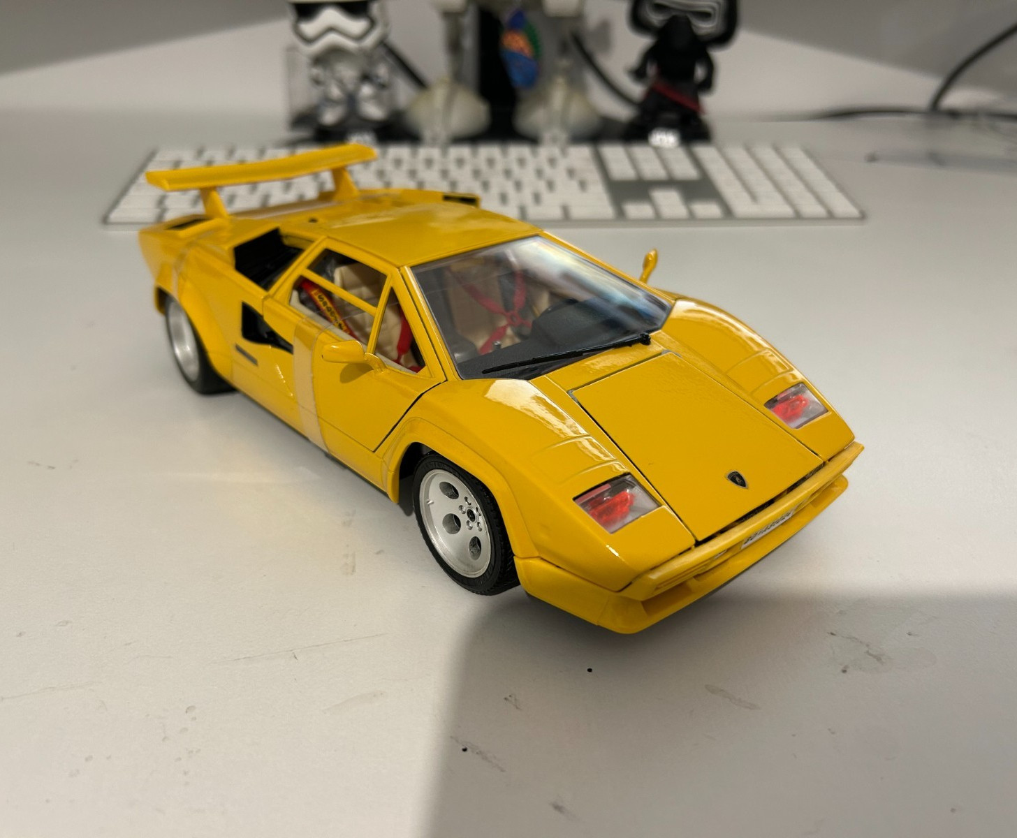 Check The Market for Burago Lamborghini Countach