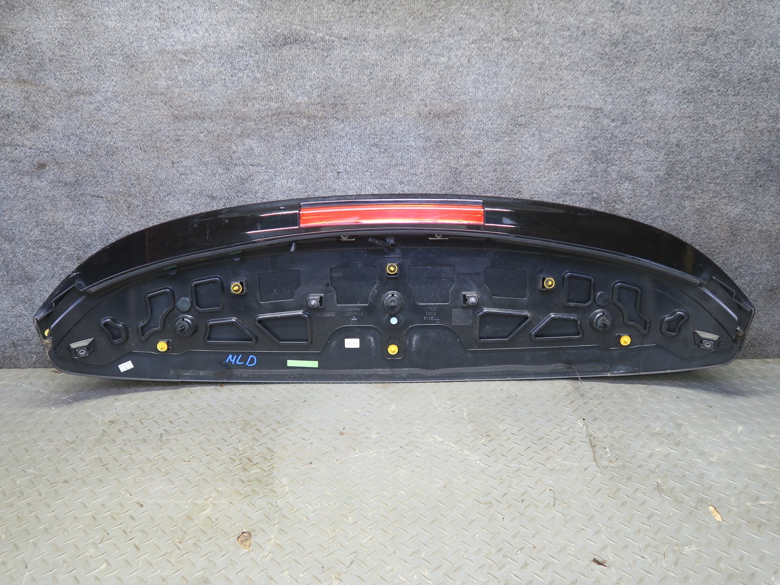 2017-2020 MASERATI LEVANTE M161 REAR TAILGATE SPOILER W BRAKE LIGHT 670040267