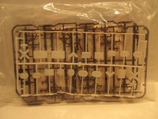 Sealed Pack of Telephone Poles and Traffic Signs for HO Trains Parts Accessories