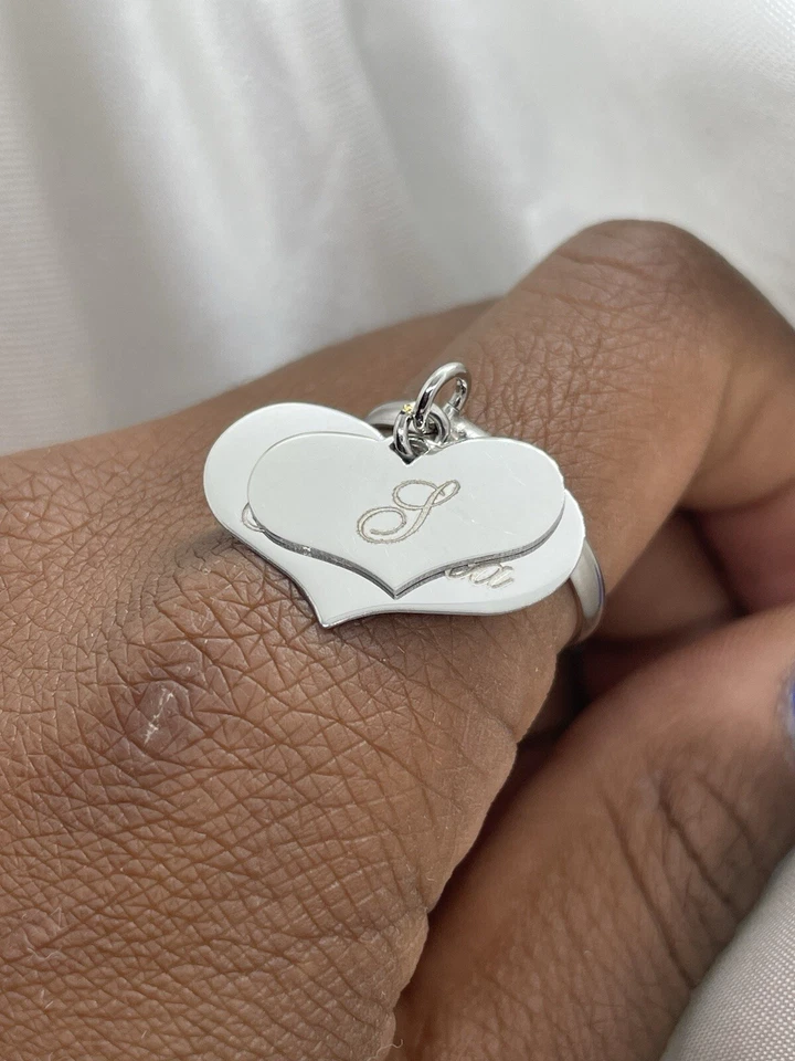 Anello con due cuori pendenti in argento 925 con incisione - Immagine 3 di 4