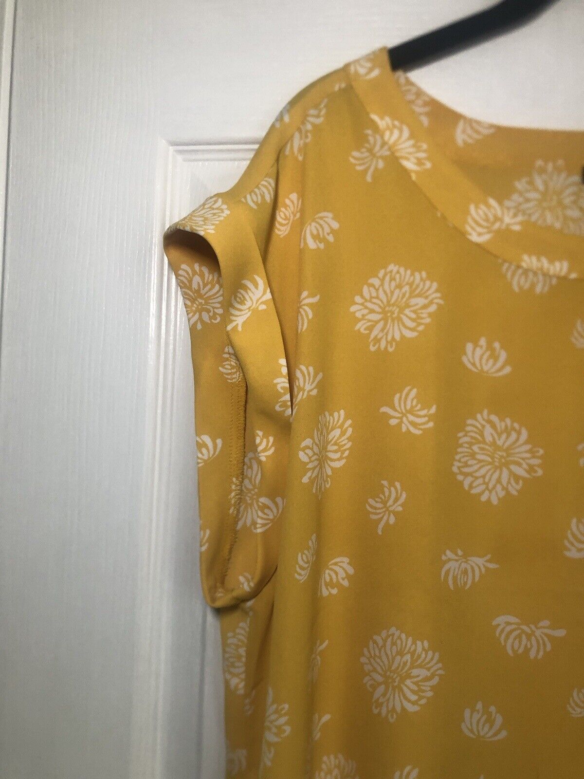 Ann Taylor Blouse Size XL Short Sleeves yellow Fl… - image 3