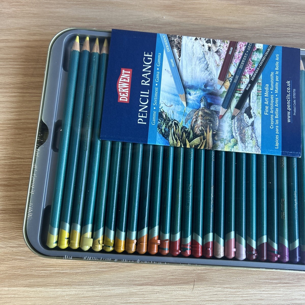 NEW Derwent Artists Colour Pencils Assorted Tin 72 Professional No