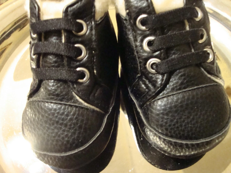 Little Me Faux Fur Lined Baby Booties!  Size 1 (0-6 M) NWOT (4" Heel to Toe)  L2 - Image 2 of 4