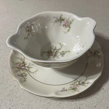 Theodore Haviland New York - ROSALINDE Gravy Boat With Attached Underplate
