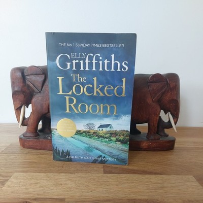 Elly Griffiths : The Locked Room Paperback Book Quercus
