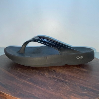 OOFOS OOLALA Luxe Flip Flop Women s Size 8 Thong Recovery Sandals Metallic Black