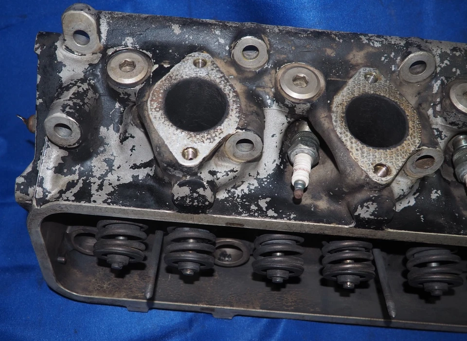 Rolls Royce Silver Shadow Bentley T1 1965-1969 par de culatas de motor V8 de 6,2 L Foto 4 de 4