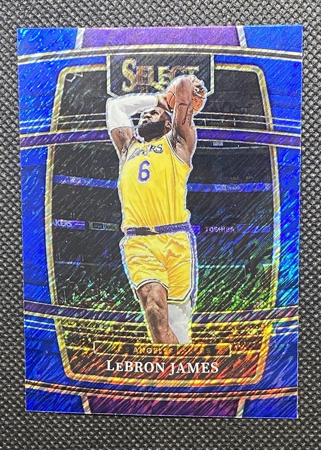 2021-22 PANINI SELECT #100 CONCOURSE BLUE SHIMMER PRIZM LEBRON JAMES (SP) Lakers