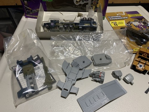 TRANSFORMERS G1: Bruticus - Picture 3 of 7