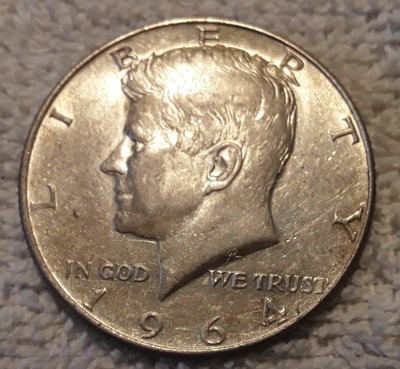 1964 P Kennedy Half Dollar 90/% SILVER US Mint Coin /"Average Circulation/"