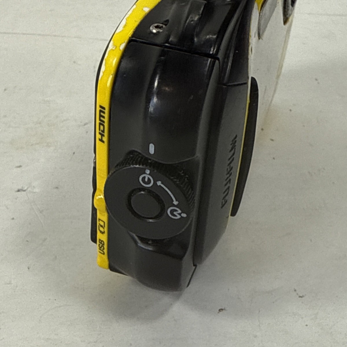 READ* FUJIFILM FinePix XP80 Yellow Waterproof 16.4MP Digital