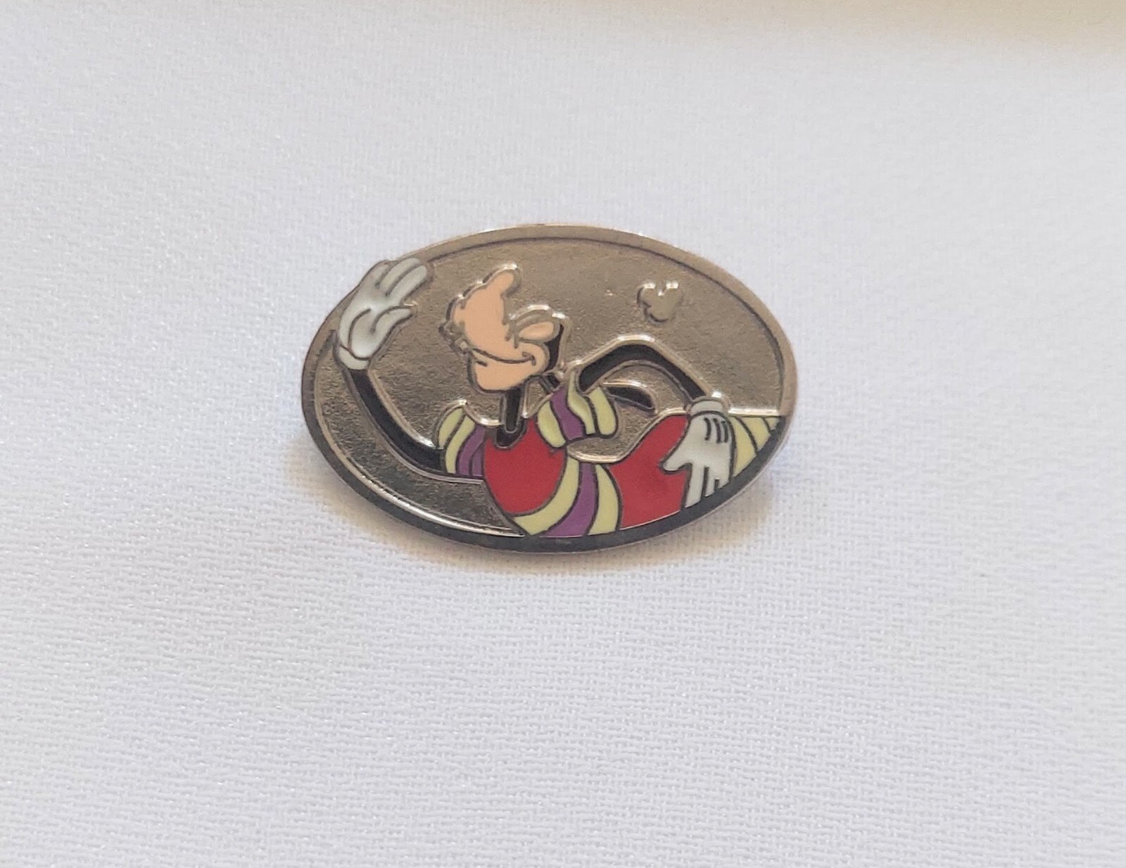 Disney Hidden Mickey Series Pin Sport Goofy Swimming 2013