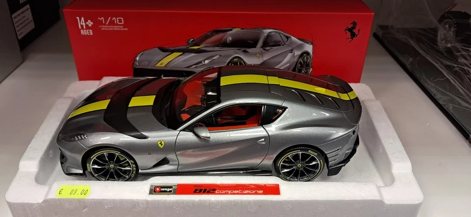 Burago BBurago Signature Ferrari 812 Competizione Met. Gris 2021 1/18 18-01647 - Imagen 2 de 4