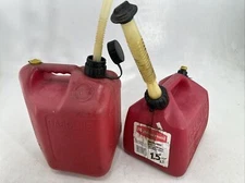 Lot. Blitz Enviro-Flo 2 Gal. 8 oz Gas Can Got 1.5 Gal.