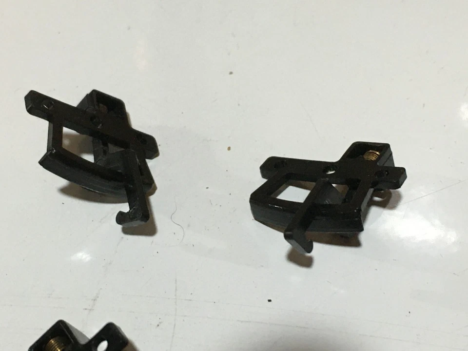 Bachmann Trains HO Scale Thomas & Friends Hook n Loop Couplers - Pack of 3 Pairs - Image 2 of 3