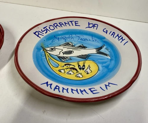 Set Of 2 Ristorante Da Gianni Spigola Del Buon Ricordo Mannheim Fish 9.0” Plates - Picture 8 of 10