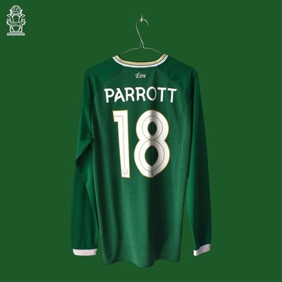 Irland 2020-2021 Heimtrikot Umbro Langarm in Gr. M mit Troy Parrott