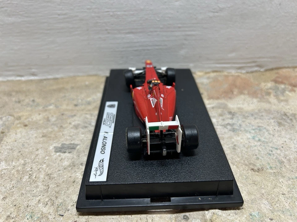 FERRARI 150° ITALIA 2011 FERNANDO ALONSO HOT WHEELS- 1/43 - Immagine 3 di 4