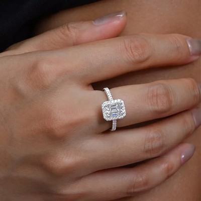 1,0ct Smaragdschliff Laborgefertigter Diamant Testpass VVS1/D/Excellent 18K Gold Ring