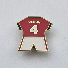 MANCHESTER UNITED VERON 4 VINTAGE HOME KIT PIN BADGE RARE