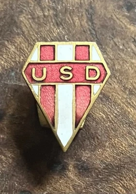 FOOTBALL . ANCIEN INSIGNE POUR BOUTONNIÈRE . UNION SPORTIVE DOLUSIENNE . USD - Photo 1/2