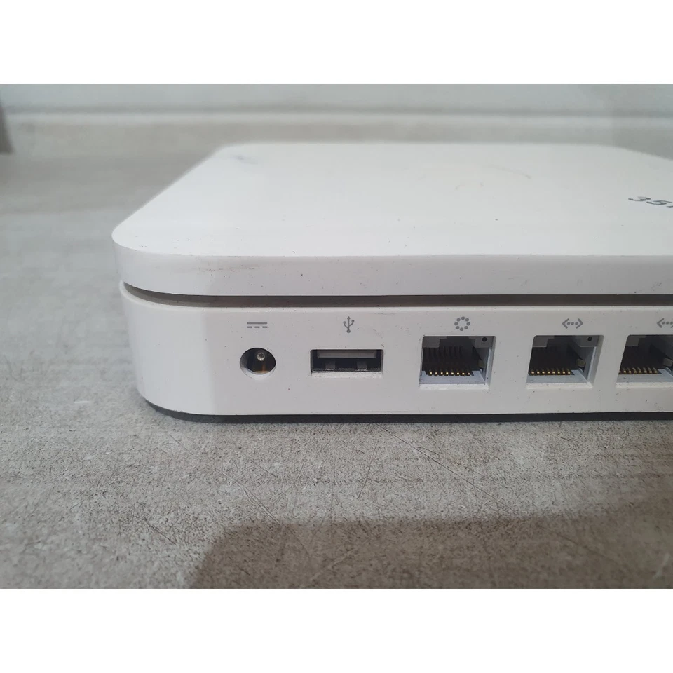 Apple AirPort Extreme A1143 1st Gen Wireless Router White USB 4x Ethernet Ports - Image 4 of 4