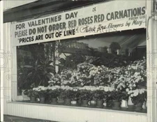 1966 Press Photo Sign in window of Flowers by Mary asking you not to buy roses