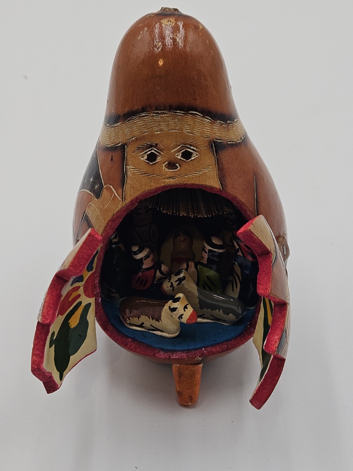 HAND CRAFTED NATIVITY SCENE INSIDE AN ETCHED GOURD 5