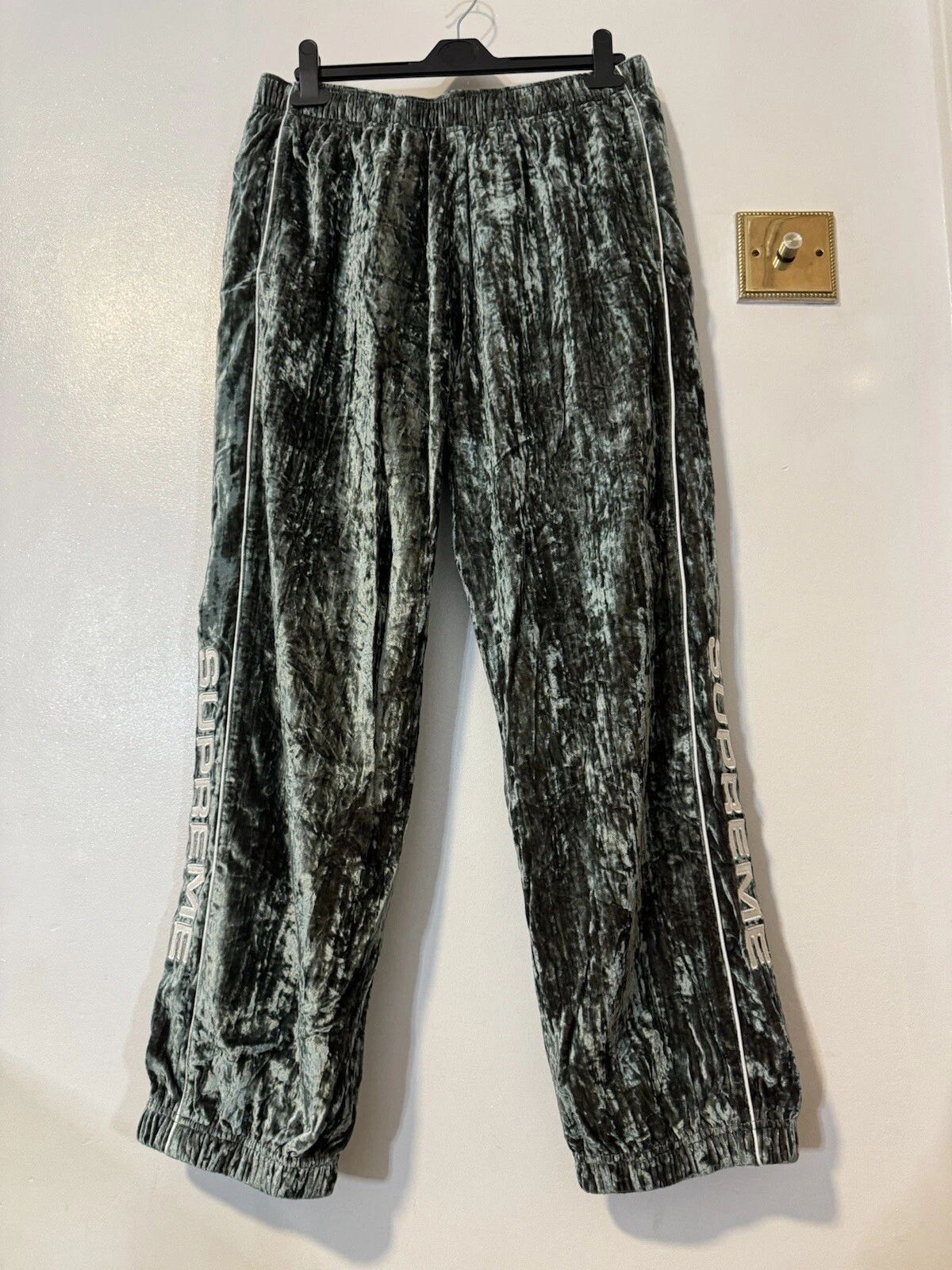 Pantalon de piste en velours écrasé Supreme vert olive petit SS23