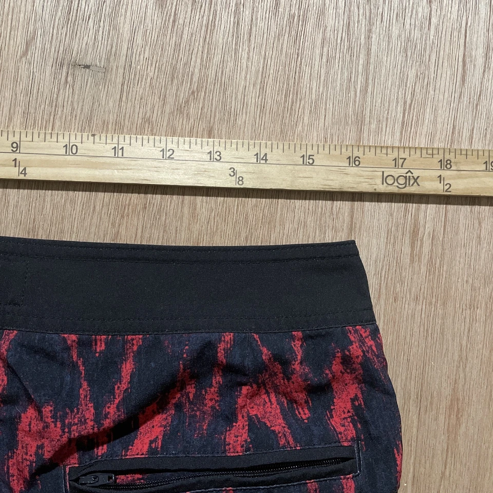 American Eagle Red Black Printed Board Shorts Men's Size Medium Swimwear Swim - Image 4 of 4