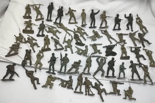 Vintage U. S. Army WW II Playset 60mm Soldiers Large Group Marx & Other Makers