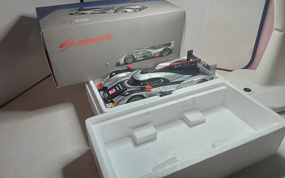 SPARK 1/18 AUDI R18 TDI  #2 WINNER LM 2011 18LM11 DÉFAUTS VOIR TEXTE TO D10 - Photo 3/4