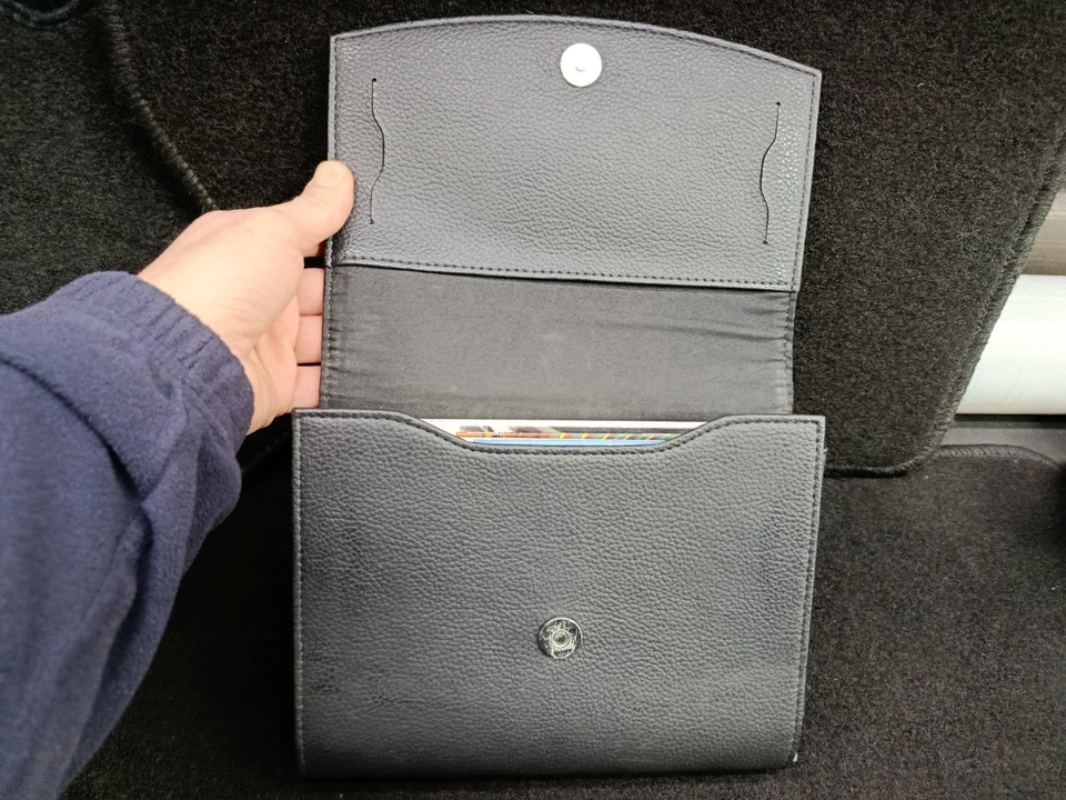 Libretto uso e manutenzione Mercedec CLC con Custodia in pelle nera - Immagine 2 di 4