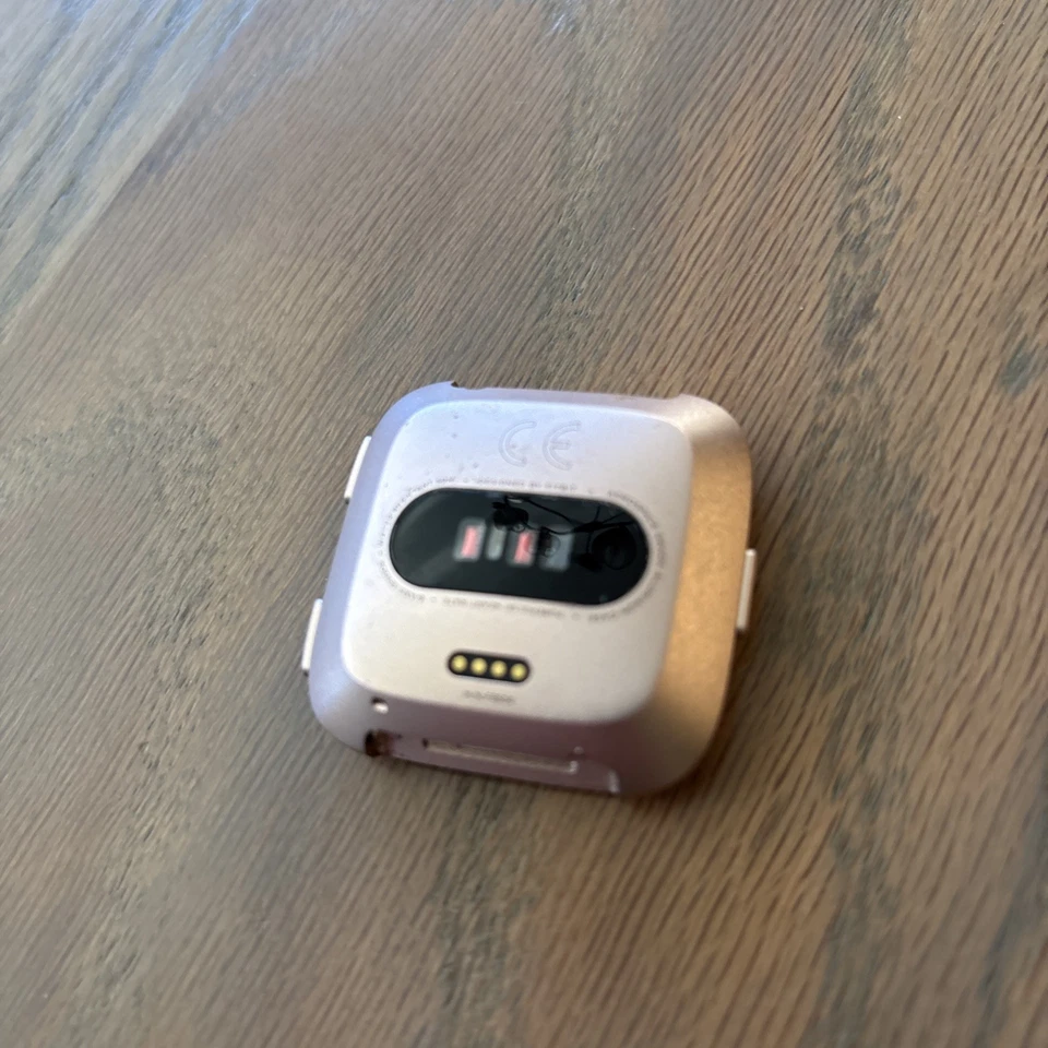 Rastreador de actividad física Fitbit Versa - oro rosa. SOLO RELOJ. Funcionando. Foto 2 de 2