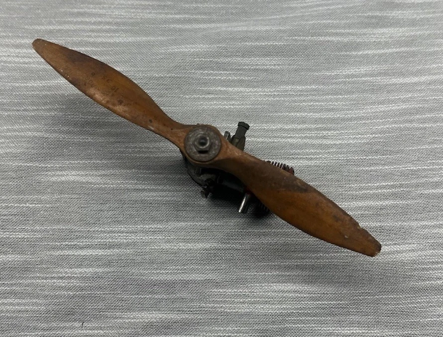 Vtge RARE  1940s K&B TORPEDO 32  Gas Engine W/ Tornado 10 Wooden Prop Not Tested - Image 3 of 4