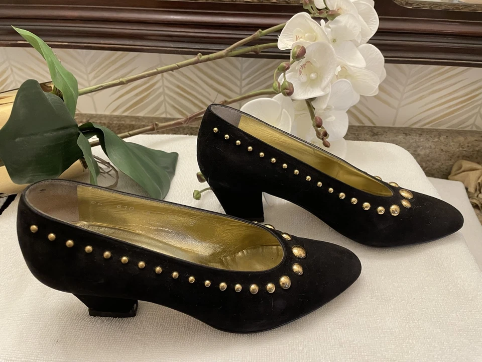 Vintage ESCADA BLACK VELVET GOLD STUDDED HEELS SIZE 6B - Image 3 of 4