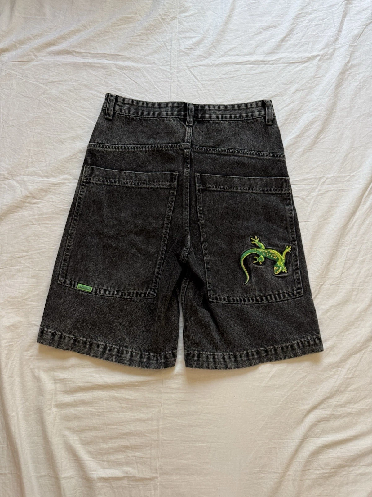 Y2K Streetwear Tsunami Lizard Baggy Black Jorts Men’s 30
Opens in a new window or tab