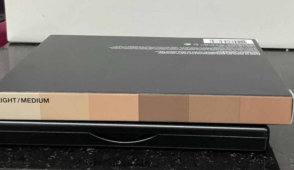 New MAC Studio Fix Sculpt and Shape Contour Palette LIGHT/MEDIUM Full size - Image 4 of 4