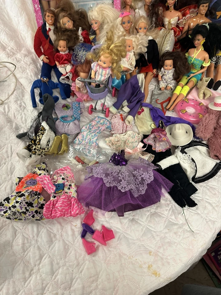 Gran Lote De Ropa De Colección Barbies Y Juego De Hora De Brunch Barbie Mattel 2011 Foto 3 de 4