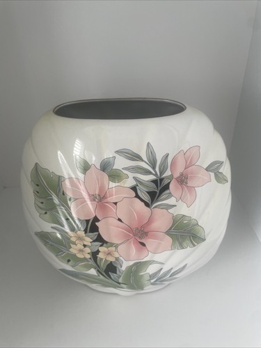 Vase Clam White Pink Japanese Theme  Shaped Floral Vase Flower. 1980's  - Picture 6 of 6