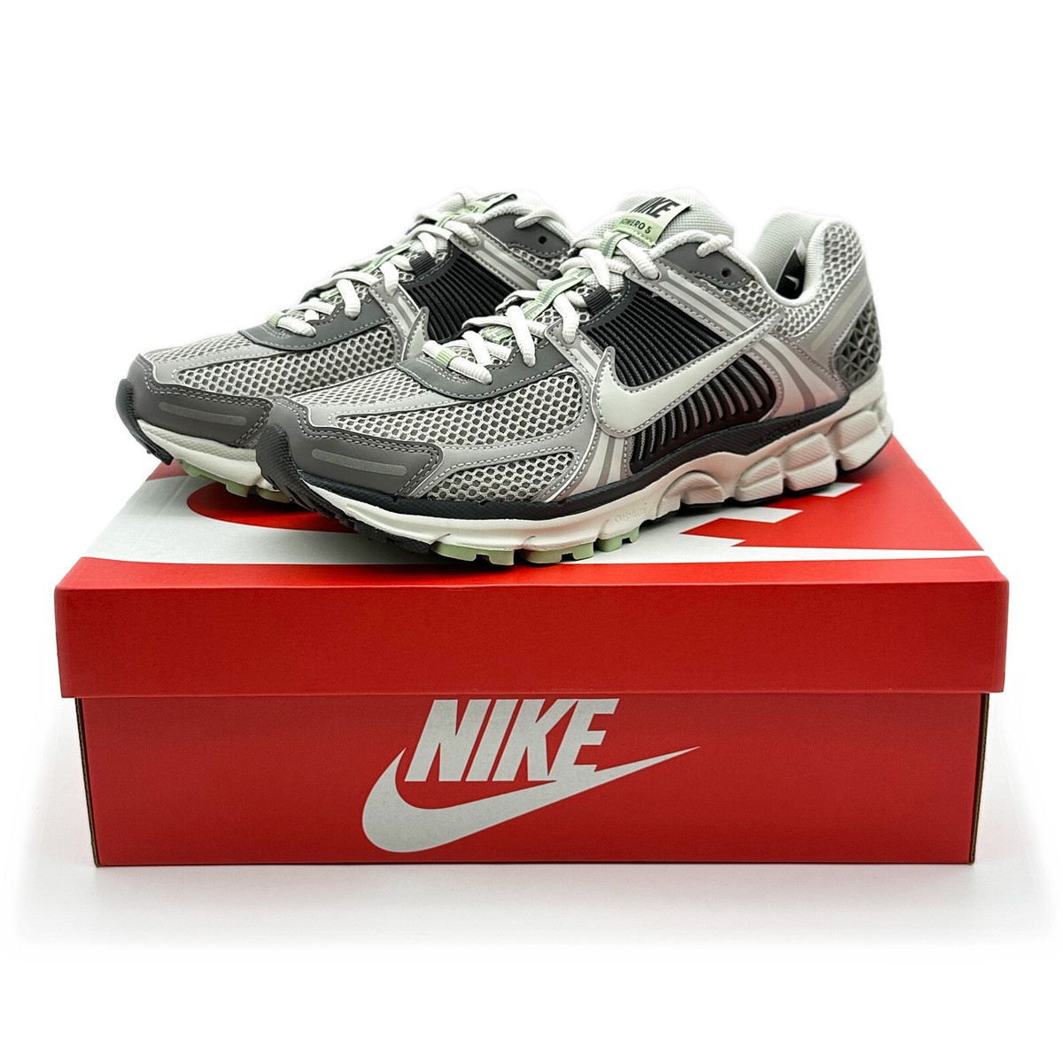 FB8825-001 Nike Zoom Vomero 5 Cobblestone and Flat Pewter FB8825-001 Nike Zoom Vomero 5 Cobblestone and Flat Pewter