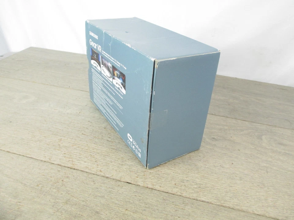 Brand New-Samsung Gear VR Oculus SM-R322- works with Note 5, S6, S7 and edge - Image 3 of 4