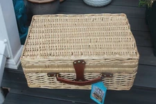 New Woven Wicker Style Suitcase Picnic Basket Rattan Leather Closure