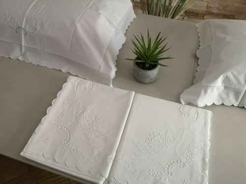 Elegant sheet in pure cotton with embroidery flowers and carved handmade - Picture 3 of 12