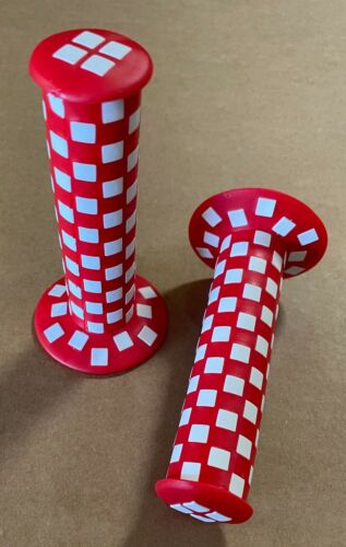 NEW! ORIGINAL BMX CHECKER STYLE RED/WHITE BICYCLE BIKE GRIPS - Picture 2 of 2