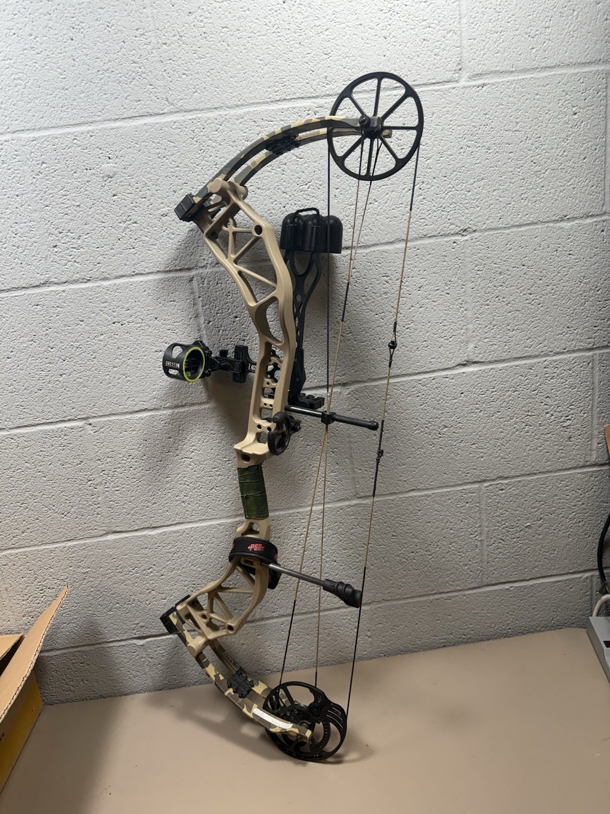 Bear Archery Adapt 55-70lbs Weight 24-31" Draw Length RH Compound Bow