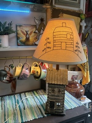 Vintage 2006 Carol Endres Monmouth IL Log Cabin Farmhouse Primitive Lamp & Shade